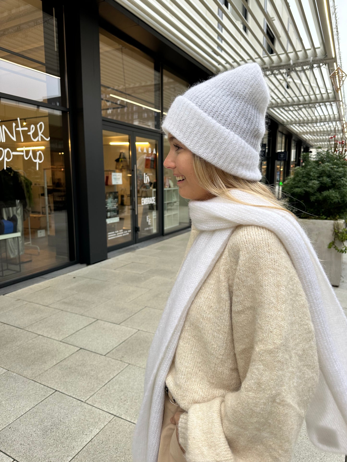 Hat and scarf mohair - white