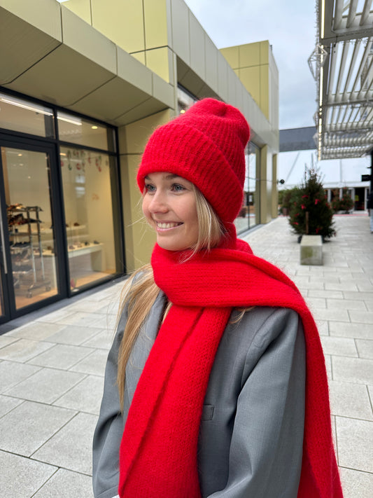 Hat and scarf red mohair